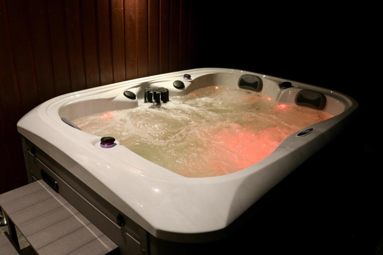 Frances' Sketch Pad With Hot Tub Appartement Fort William Buitenkant foto
